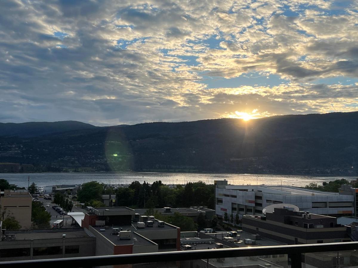 Amazing Brand New Lakeview Condo Downtown Kelowna Ngoại thất bức ảnh