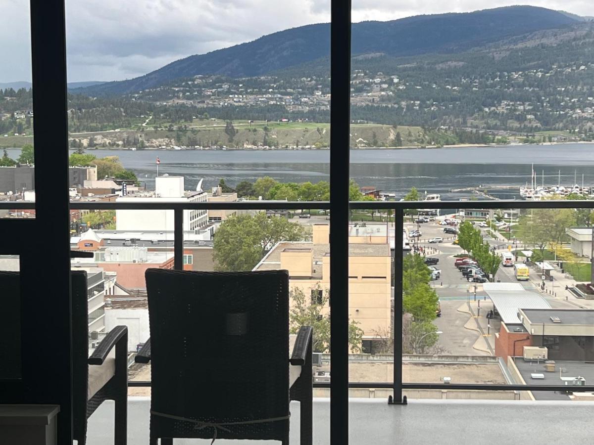 Amazing Brand New Lakeview Condo Downtown Kelowna Ngoại thất bức ảnh