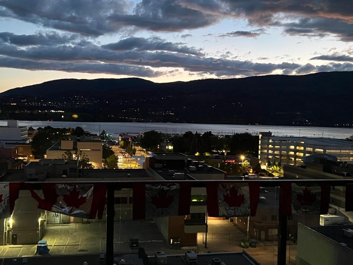 Amazing Brand New Lakeview Condo Downtown Kelowna Ngoại thất bức ảnh