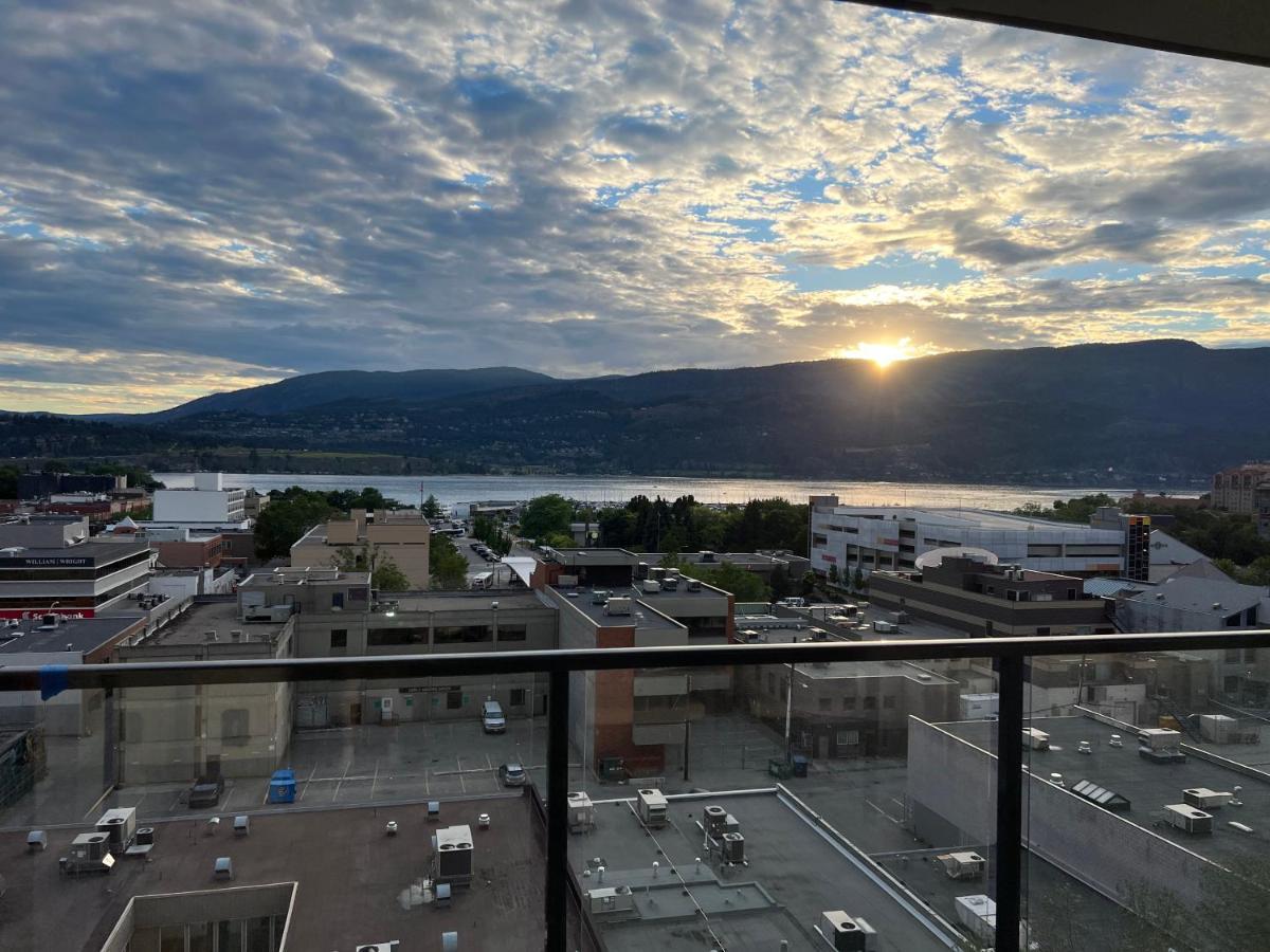 Amazing Brand New Lakeview Condo Downtown Kelowna Ngoại thất bức ảnh