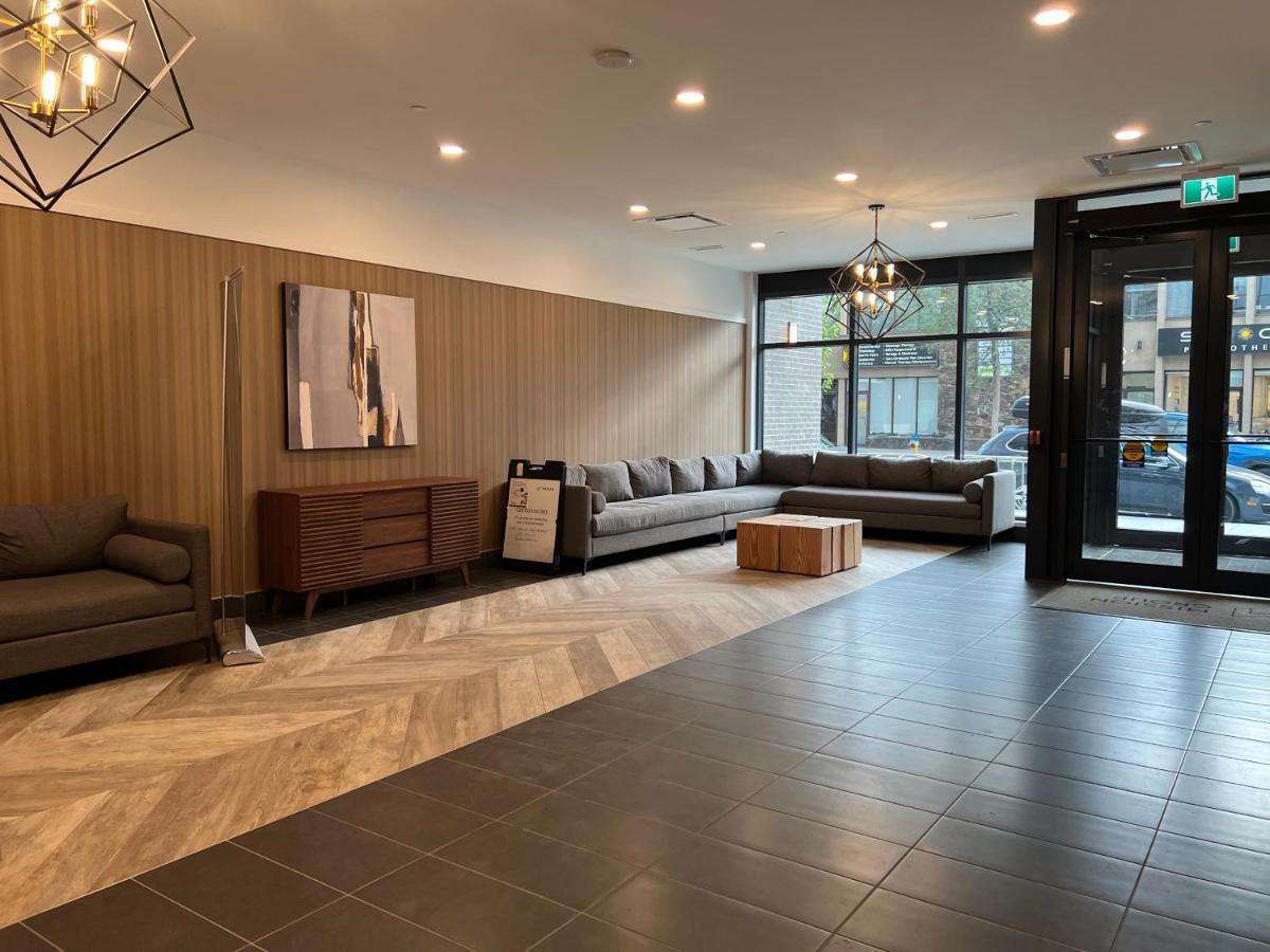 Amazing Brand New Lakeview Condo Downtown Kelowna Ngoại thất bức ảnh