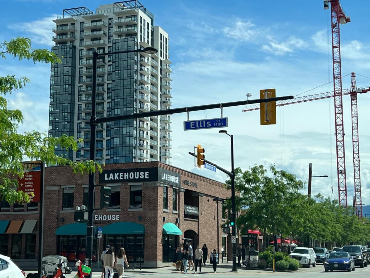 Amazing Brand New Lakeview Condo Downtown Kelowna Ngoại thất bức ảnh